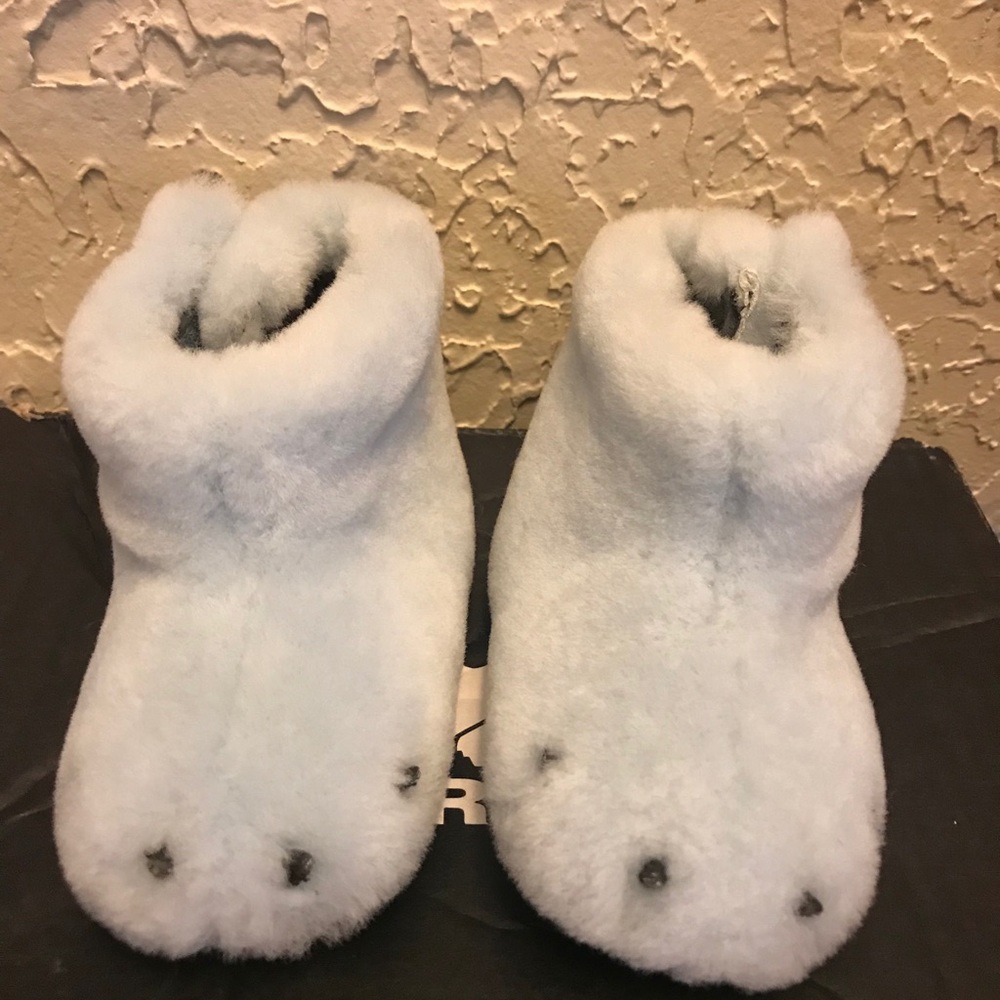NWT Sorel Bear Paw slippers